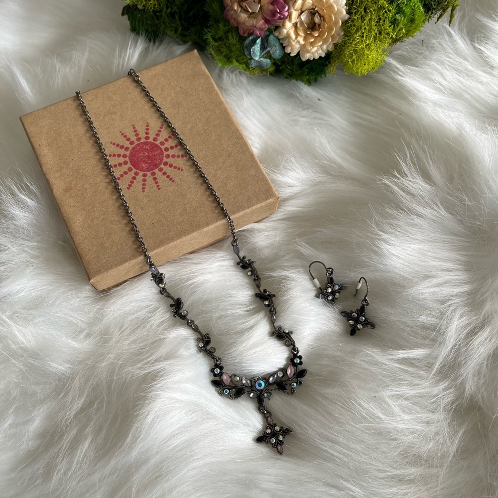 NWOT Necklace Set